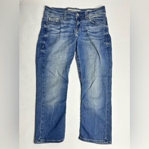 BKE (Buckle) Payton Size 27 Measures (28x23) Med Wash Crop Jeans Great Condition